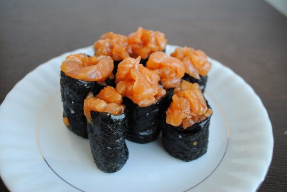 Gunkan maki sushi