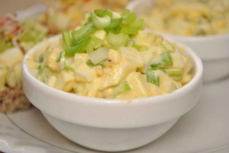 Pasta jajeczna na 3 sposoby Prosty przepis na Foodo.pl