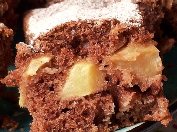 Leniwiec - ciasto czekoladowe z jabłkami