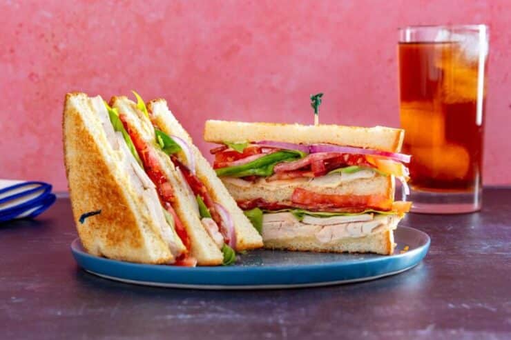 Club sandwich - amerykańska kanapka klubowa
