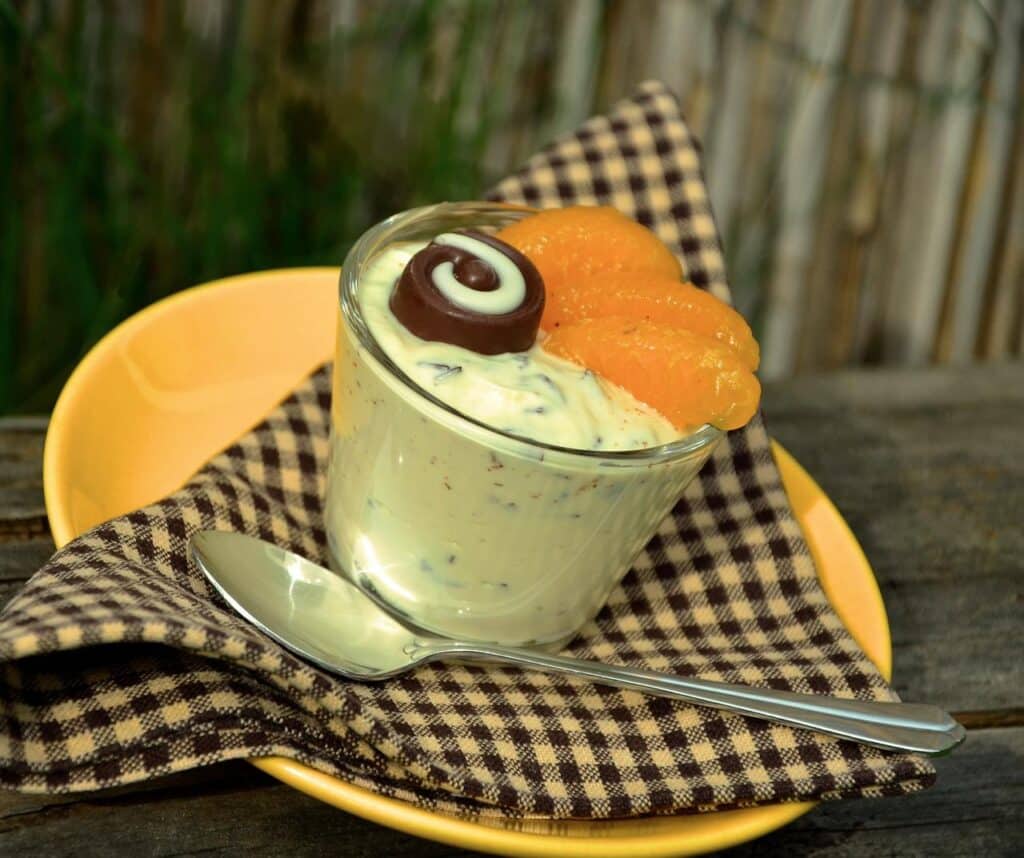Deser z mascarpone i malinami