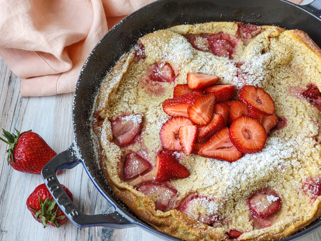 Dutch baby z truskawkami