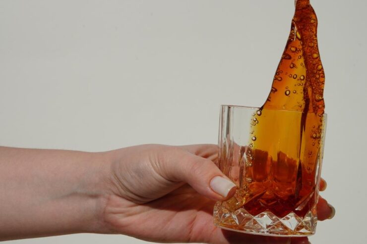 Mrożenie kamieni do whisky: Praktyczne porady, jak idealnie schłodzić swój trunek