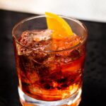 Jak przechowywać whisky: Proste wskazówki i zasady, aby cieszyć się jej smakiem przez długi czas