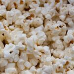 przeterminowany popcorn do mikrofali – czy można go bezpiecznie jeść?